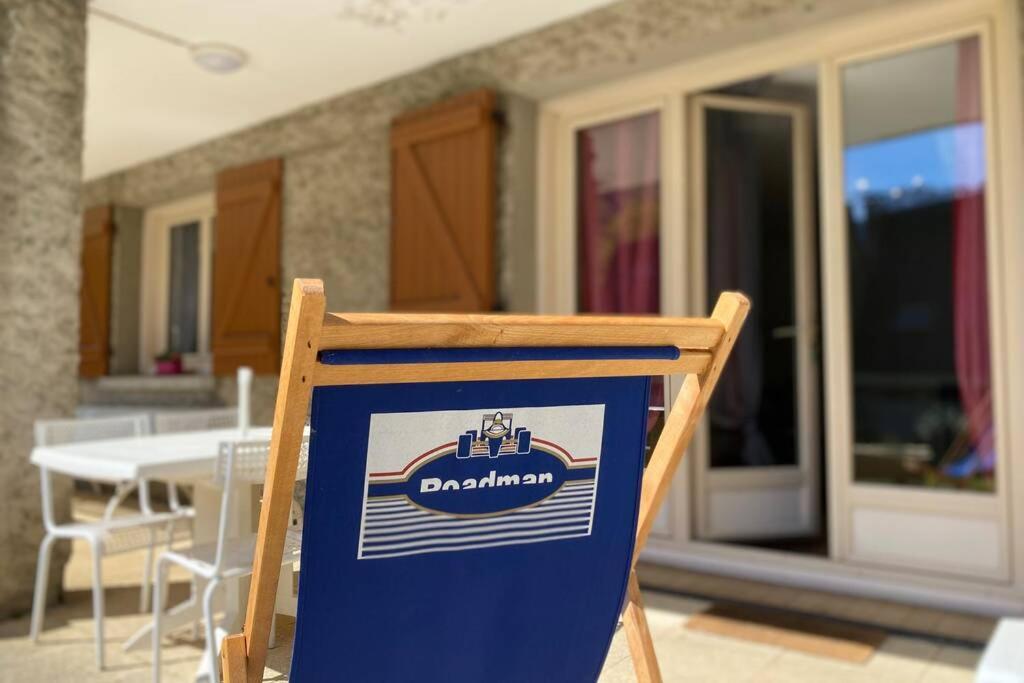 T2 Ensoleille. Terrasse Et Vaste Jardin Commun *