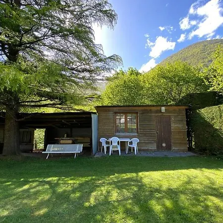 Appartement T2 ensoleillé. Terrasse et vaste jardin commun à Cauterets Extérieur photo