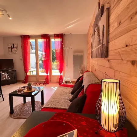 Appartement T2 ensoleillé. Terrasse et vaste jardin commun à Cauterets Extérieur photo