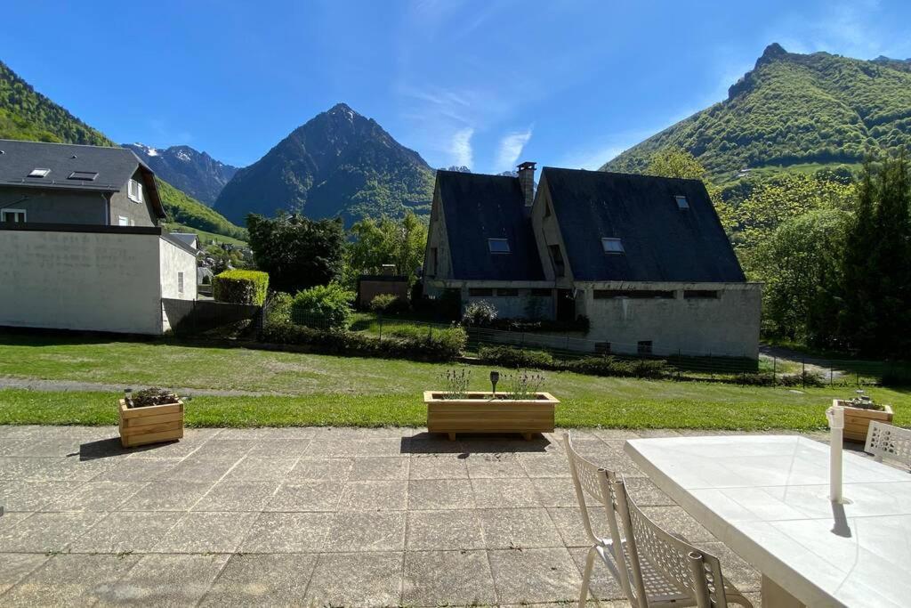 Appartement T2 Ensoleillé. Terrasse Et Vaste Jardin Commun